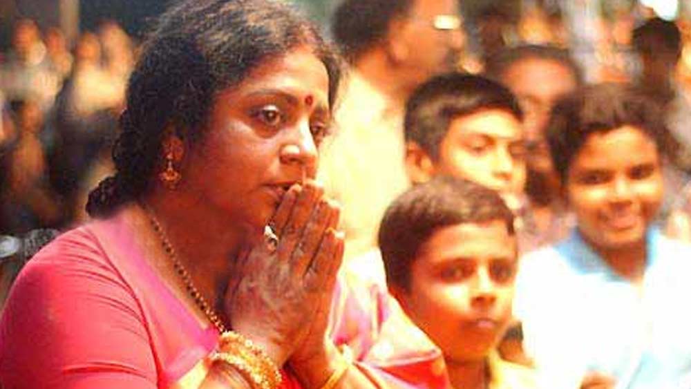 সারা জীবনের সঞ্চয়ের বেশির ভাগ অংশই শ্রীবিদ্যা দান করে গিয়েছিলেন একটি স্বেচ্ছাসেবী সংস্থাকে। সেই সংস্থা দুঃস্থ মেধাবী পড়ুয়াদের পড়াশোনার ব্যয় বহন করে। আর্থিক ভাবে পিছিয়ে পড়া পরিবারের ছেলেমেয়েদের জন্য একটি নাচ ও গান শেখার প্রতিষ্ঠানও তৈরি করেছিল তারা। পাশাপাশি অভাবী শিল্পীদের চিকিৎসার ব্যয় বহন করাও ছিল তাদের অন্যতম কাজ।