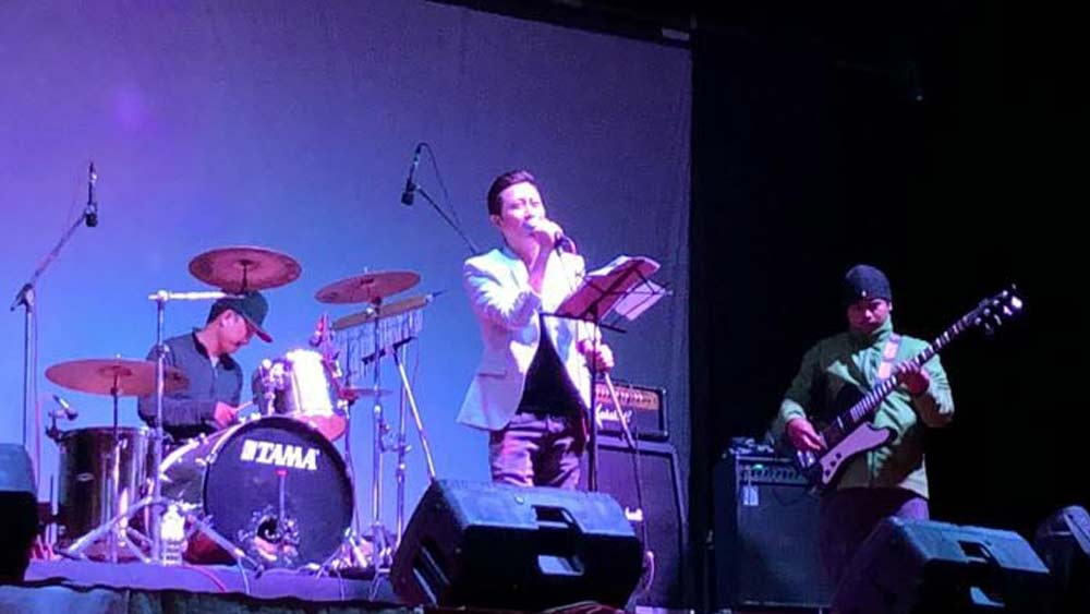 দার্জিলিংয়ে প্রশান্তের জন্ম ১৯৮৩-র ৪ জানুয়ারি। চাকরিতে যোগ দেওয়ার পরে কলকাতা পুলিশের অর্কেস্ট্রায় গান করতেন সেন্ট রবার্ট স্কুলের এই প্রাক্তন ছাত্র। বাড়িতে মা, ঠাকুমা আর বোনের পাশাপাশি তাঁর গানের গুণমুগ্ধ ছিলেন কলকাতা পুলিশের তাবড় কর্তারাও।