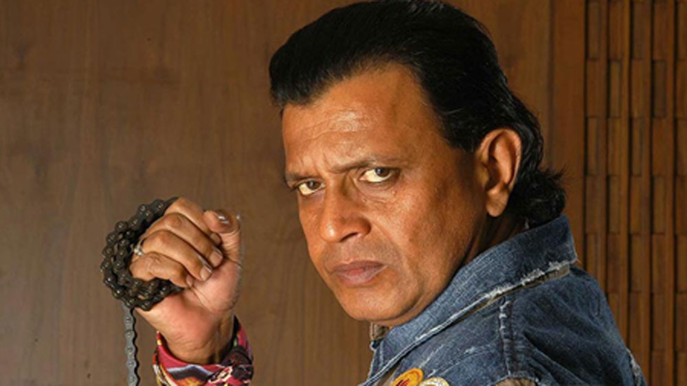 নিজেকে সে ভাবেই তৈরি করেছিলেন মিঠুন। এমনই এক সময়ে যেন ঈশ্বরের মতো তাঁর সামনে এসে দাঁড়ান সেলিম খান।