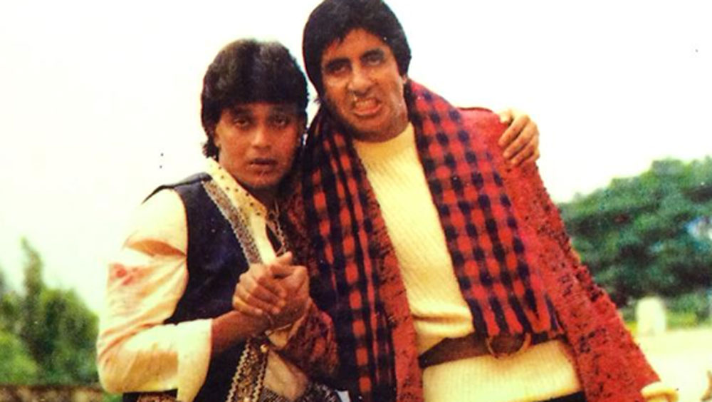 মিঠুন মাঝে মধ্যেই জামা কাপড় বানানোর জন্য মুম্বইয়ের একটি দর্জির দোকানে যেতেন। দোকানের নাম ছিস ‘প্লে বয়’।