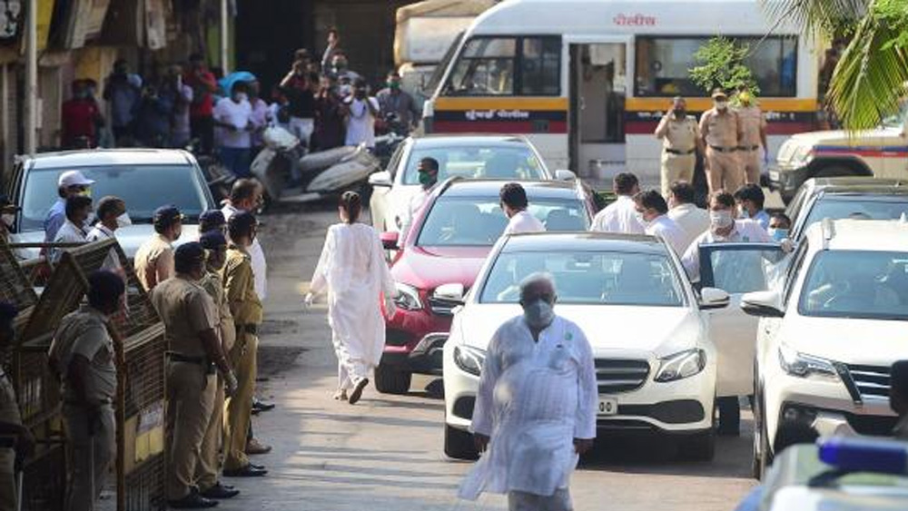 প্রশাসনের নির্দেশ মেনেই তারকার শেষযাত্রাকে ভিড়মুক্ত রাখা হয়েছিল।