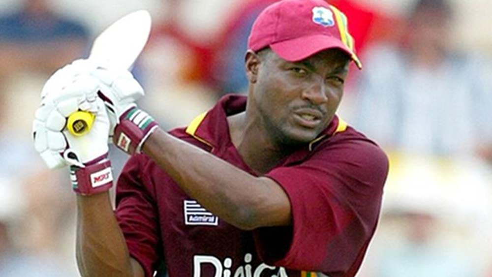 তিনে নামবেন ব্রায়ান লারা। ক্যারিবিয়ান কিংবদন্তির রেকর্ডও ঈর্ষণীয়। ২৯৯ ম্যাচে করেছেন ১০৪০৫ রান। গড় ৪০.৪৮। ১৯ সেঞ্চুরি ও ৬৩ হাফ-সেঞ্চুরি করেছেন তিনি। এক সময় সচিনের সঙ্গে বিশ্বের সেরা ব্যাটসম্যান হিসেবে উচ্চারিত হত ওয়েস্ট ইন্ডিজের প্রাক্তন অধিনায়কের নাম। লারার উপস্থিতি বোলারদের দুশ্চিন্তা বাড়াবে।