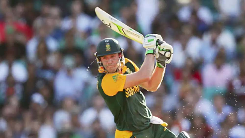 পাঁচে অবশ্যই এবি ডি’ভিলিয়ার্স। দক্ষিণ আফ্রিকার এই মিডল অর্ডার ব্যাটসম্যানকে ৩৬০ ডিগ্রি ব্যাটসম্যান বলা হয়। মাঠের সব প্রান্তে শট খেলার অবিশ্বাস্য দক্ষতা রয়েছে তাঁর। ৫৩.৫০ গড়ে ৯৫৭৭ রান করেছেন তিনি এক দিনের ক্রিকেটে। শতরানের সংখ্যা ২৫।