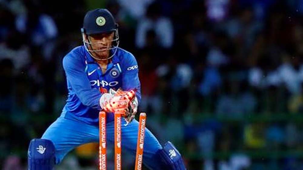 দলের উইকেটকিপার-ব্যাটসম্যান হলেন মহেন্দ্র সিংহ ধোনি। বিশ্বকাপজয়ী অধিনায়ক হওয়ার পাশাপাশি বিশ্বের সর্বকালের অন্যতম সেরা ফিনিশারও তিনি। ৩৫০ ম্যাচে ৫০.৫৭ গড়ে ১০৭৭৩ রান করেছেন তিনি। সেঞ্চুরির সংখ্যা ১০। সঙ্গে ৩২১ ক্যাচ আর ১২৩ স্টাম্পিং রয়েছে।