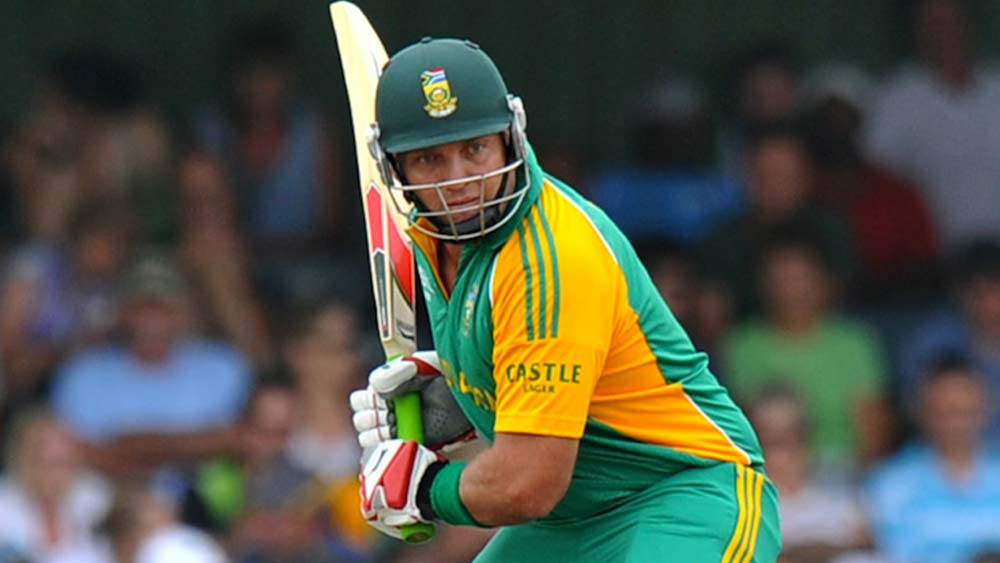 শ্রীসন্থের দলের অলরাউন্ডার হলেন দক্ষিণ আফ্রিকার জাক কালিস। এই সময়ের সেরা অলরাউন্ডার তিনি। রেকর্ডেই তা প্রতিফলিত। ৩২৮ একদিনের ম্যাচে ৪৪.৩৬ গড়ে করেছেন ১১৫৭৯ রান। রয়েছে ১৭ সেঞ্চুরি। এর সঙ্গে মিডিয়াম পেসার হিসেবে নিয়েছেন ২৭৩ উইকেট। ইকনমি রেট ভাল ভাল, ৪.৮৪।