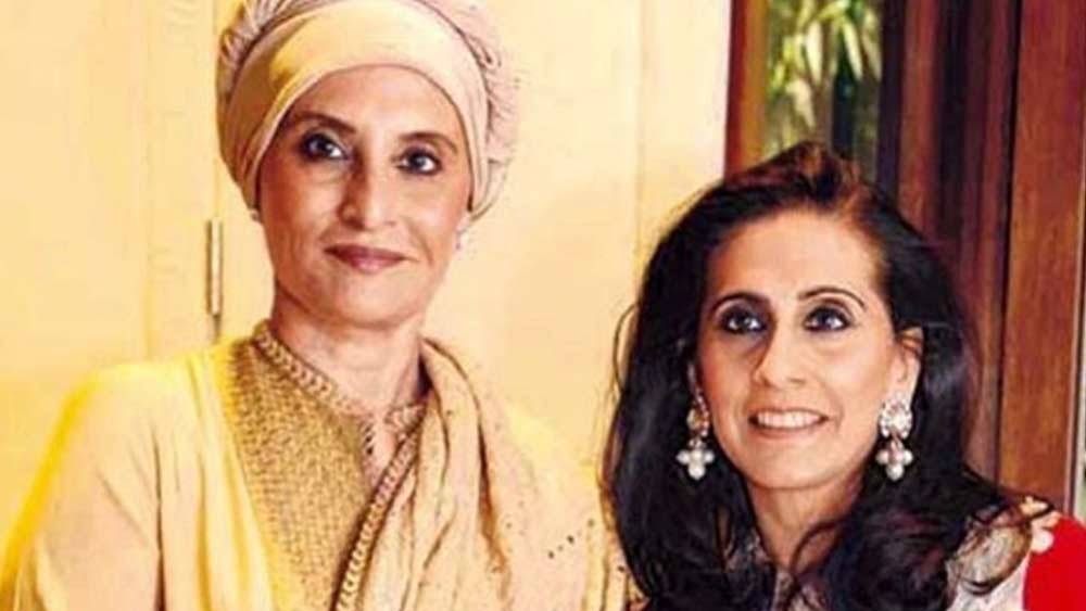 কিন্তু দাম্পত্য এগোতেই সুনীতা পুরোপুরি কাজের দুনিয়া থেকে বিদায় নেন। অন্য দিকে, কবিতা বরাবরই বজায় রেখেছেন তাঁর পেশাগত পরিচয়।