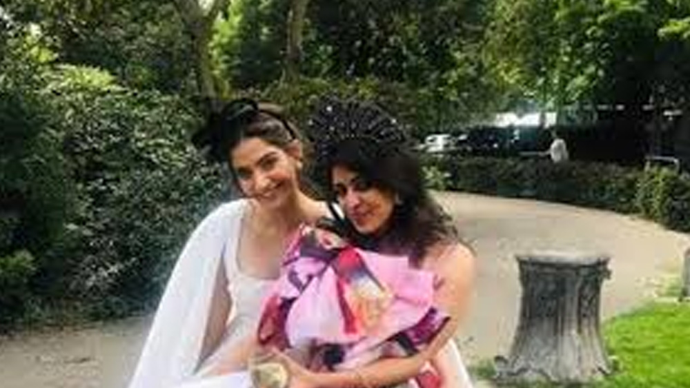 তাঁর আগে প্রিয়ার বিয়ে হওয়ার কথা ছিল আশিস মেহবুবানির সঙ্গে। কিন্তু বিয়ের কয়েক মাস আগেই হৃদরোগে আক্রান্ত হয়ে আশিসের মৃ্ত্যু হয়।