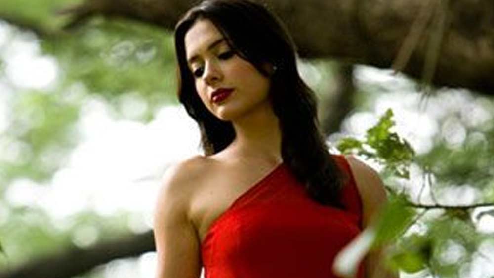 ভোরে উঠে কঠোর অনুশীলন। তার পর পড়াশোনা। শৈশব থেকে এ ভাবেই বড় হয়েছেন ঈশা। শৈশবে বন্ধুদের সঙ্গে খেলাধুলো হয়তো করতে পারেননি। কিন্তু তার বদলে নাচের কাছ থেকে পেয়েছেন শৃঙ্খলা আর নিয়মানুবর্তিতার শিক্ষা। নিজের কথা বলতে গিয়ে বার বার নৃত্যশিক্ষার প্রতি কৃতজ্ঞতা জানিয়েছেন তিনি।