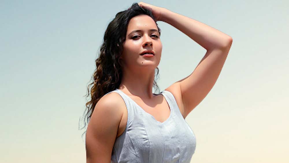 ‘দরওয়াজা বনধ রাখো’, ‘রকি: দ্য রেবেল’, ‘গুড বয় ব্যাড বয়’, ‘লাক বাই চান্স’, ‘করিব করিব সিঙ্গল’ তাঁর ফিল্মোগ্রাফিতে উল্লেখযোগ্য। অভিনয় করেছেন দক্ষিণের বেশ কিছু ছবিতেও।