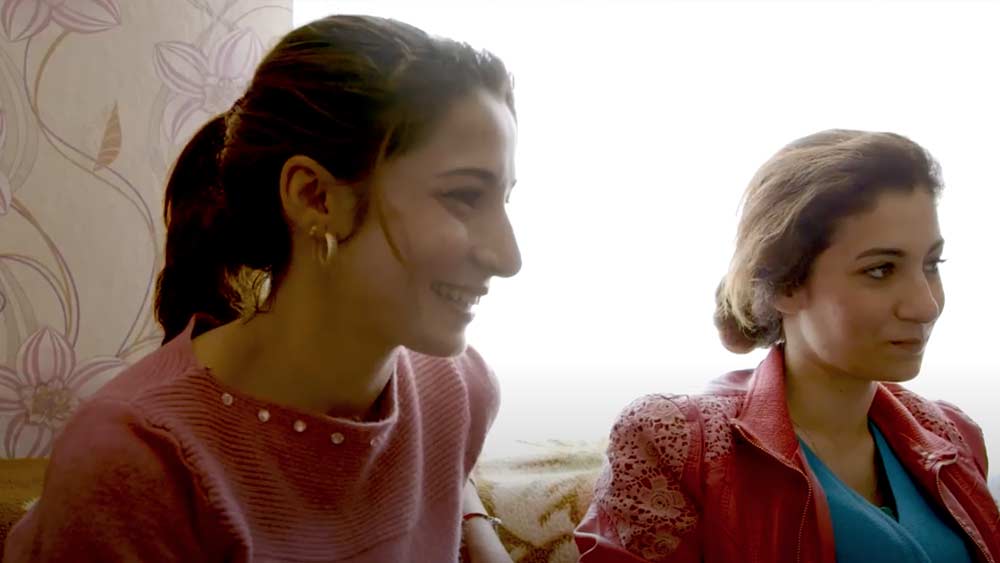 সাধারণত কুমারীদের রূপ ও গুণের উপর নির্ভর করেই নির্ধারিত হয় কন্যার ‘মূল্য’ বা কন্যাপণ। তিনশো থেকে পাঁচশো ডলার দাম পেয়েই থাকে কুমারীরা। কে কত কন্যাপণ দিল, বা কত কন্যাপণ পেল, সেটা এই সমাজে সামাজিক পরিচয়ের মাপকাঠিও বটে।