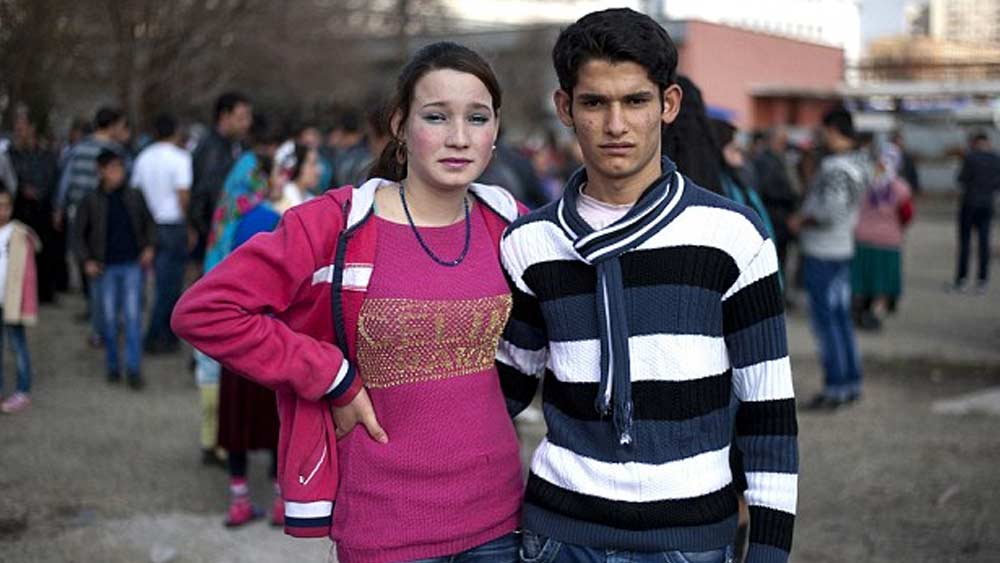 আরও একটি বিষয়ের উপর নির্ভর করে কন্যাপণ। তা হল, কুমারিত্ব। ফলে বিবাহযোগ্য কন্যার কুমারী থাকাটা খুবই গুরুত্বপূর্ণ। এই বিয়ের বাজারে কোনও মেয়ে যদি তাঁর হবু জীবনসঙ্গীকে নির্বাচন করে উঠতে না পারেন, আশাহত হয়ে পড়েন তাঁর অভিভাবকরা।