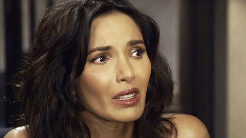 নিজের জীবন নিয়ে পদ্মা লক্ষ্মী বরাবরই খোলামেলা। নিউইয়র্ক টাইমস-এ এক বার তিনি বলেন, সাত বছর বয়সে তাঁর যৌন হেনস্থা হয়েছিল সৎ বাবার বন্ধুর হাতে। তিনি এই কথা মাকে জানান। এর পর তাঁকে এক বছরের জন্য ভারতে দিদিমার সঙ্গে থাকতে পাঠিয়ে দেওয়া হয়েছিল।