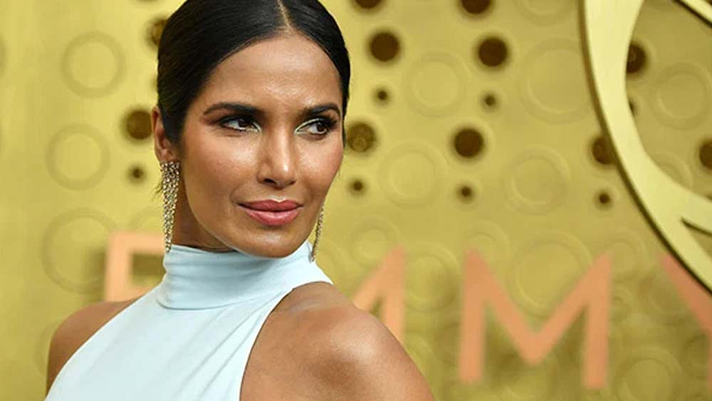 তিনি বলেন, এই অভিজ্ঞতার কথা বলার জন্য দ্বিধা কাটিয়ে উঠতে পারেননি। কিন্তু পরে তাঁর মনে হয়েছে, ধর্ষণের মতো অপরাধ আরও বেশি করে প্রকাশ্যে আসা দরকার। কারণ, ছেলে মেয়ে নির্বিশেষে জানা উচিত, নারীশরীরের অস্তিত্ব শুধুমাত্র পুরুষদের উপভোগ করার জন্য নয়।