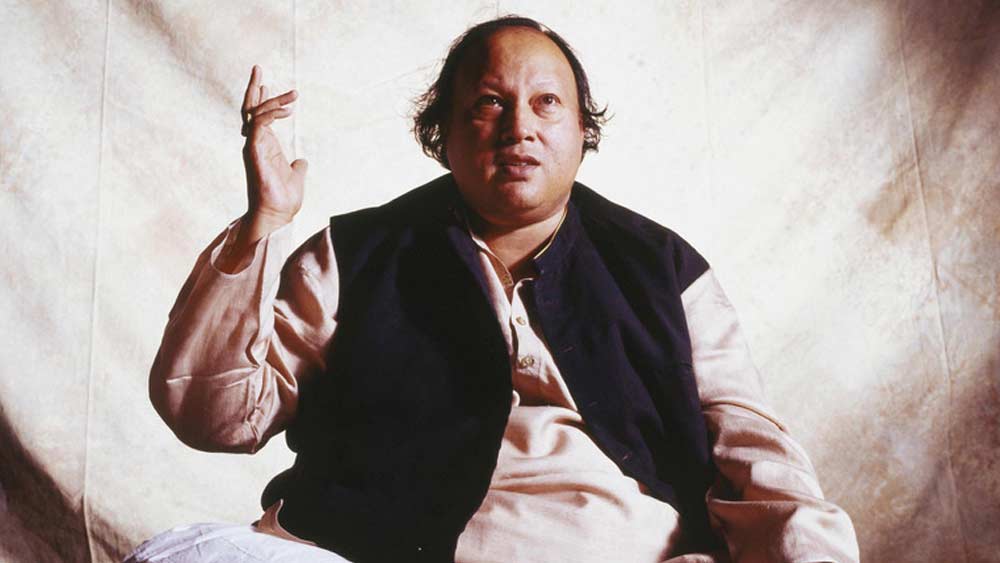 এর পর ‘ওহ ডার্লিং ইয়ে হ্যায় ইন্ডিয়া’, ‘কার্তুজ’, ‘দিল্লগি’, ‘কচ্চে ধাগে’, ‘ধড়কন’-সহ বহু ছবিতে ধরা দিয়েছে নুসরত-জাদু। কিন্তু বলিউডের দরজা তাঁর জন্য খুলে গিয়েছিল রাজ কপূরের হাত ধরেই, তাঁর মেজো ছেলের বিয়ে উপলক্ষে।