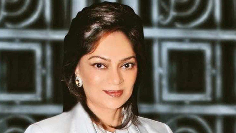 ‘কর্জ’ ছবির জন্য সিমি ইন্ডাস্ট্রিতে সুপারহিট নায়িকা হয়ে গিয়েছিলেন। কিন্তু তাঁর অভিনয়ের পাশাপাশি পরিচালনা করারও ইচ্ছে ছিল।
