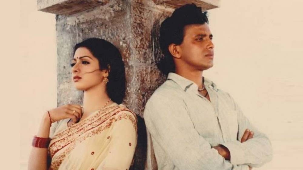 এই ছবিতে শ্রীদেবীর কণ্ঠ পরে ডাবিং করানো হয়েছিল। কারণ তাঁর সেই সময়কার হিন্দি উচ্চারণ পছন্দ ছিল না পরিচালক-প্রযোজকের। ছবির নামও পাল্টানো হয়। প্রথমে এর নাম রাখা হয়েছিল ‘জেলার’।