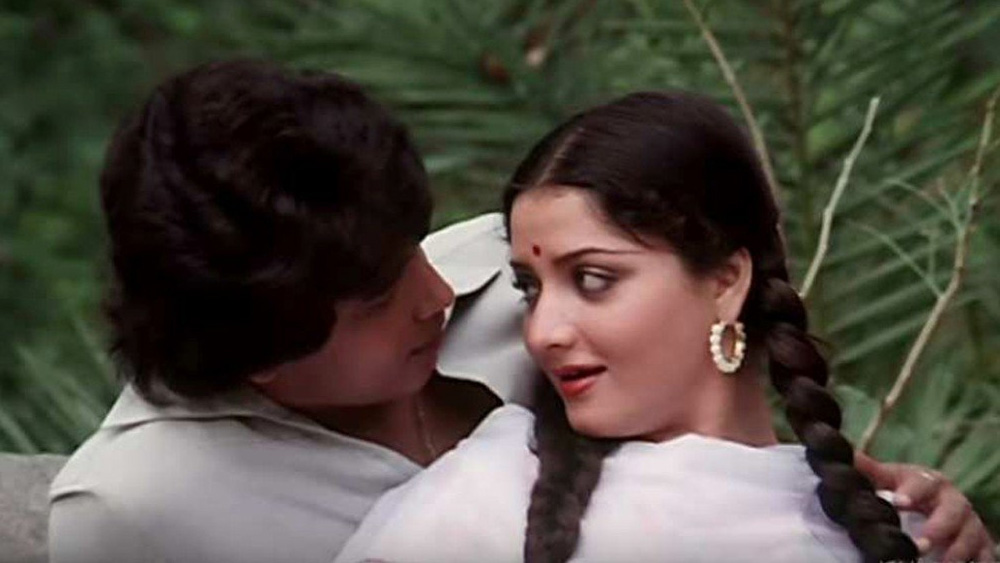 দূরত্ব দৃঢ় করতে এরপর মিঠুন আর শ্রীদেবী একসঙ্গে অভিনয় করেননি। ধীরে ধীরে সম্পর্ক স্বাভাবিক হয় মিঠুন-যোগিতা বালি সম্পর্কও। কয়েক বছর পরে জন্ম হয় তাঁদের তৃতীয় ছেলের। পরে মিঠুন এক শিশুকন্যাকেও দত্তক নেন।