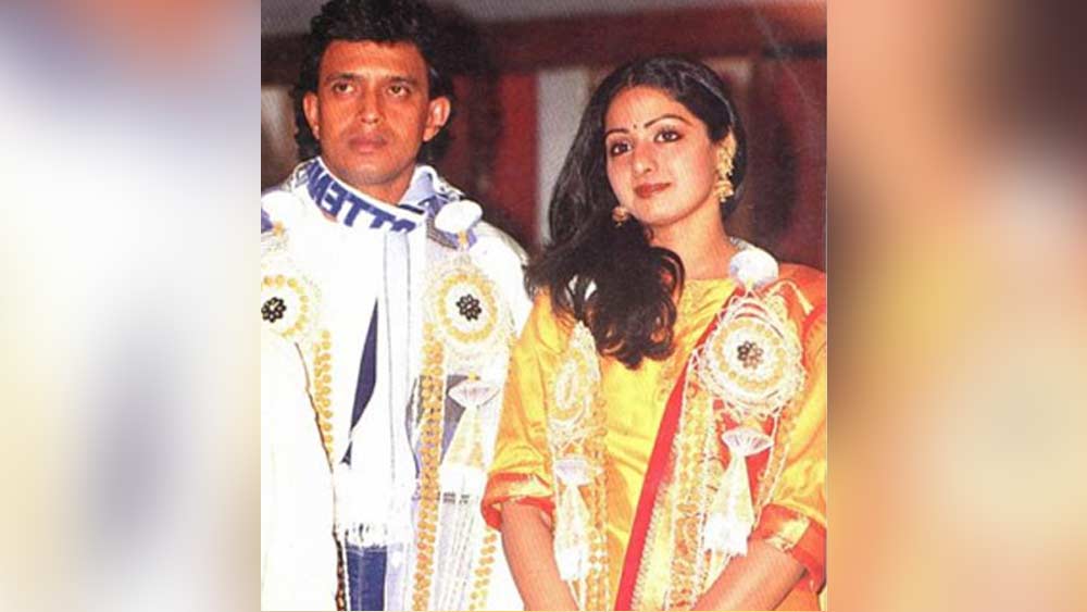 মিঠুনও নিজেকে নিয়ে গিয়েছেন প্রচার থেকে অনেক আড়ালে। প্রকাশ্যেও বিশেষ দেখা যায় না তাঁকে। শ্রীদেবীর সঙ্গে তাঁর প্রণয় ও বিয়ের জল্পনা কল্পনা রয়ে গিয়েছে বলিউডের চিরকালীন রোমান্টিকগাথা হয়েই।