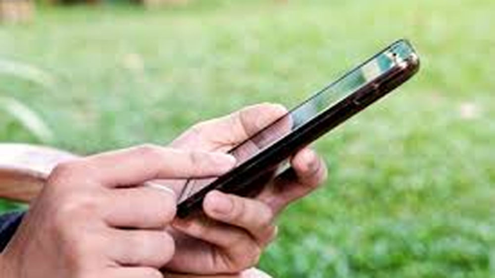 West Bengal Lockdown: Students, who do not have smartphones, are worried about online education