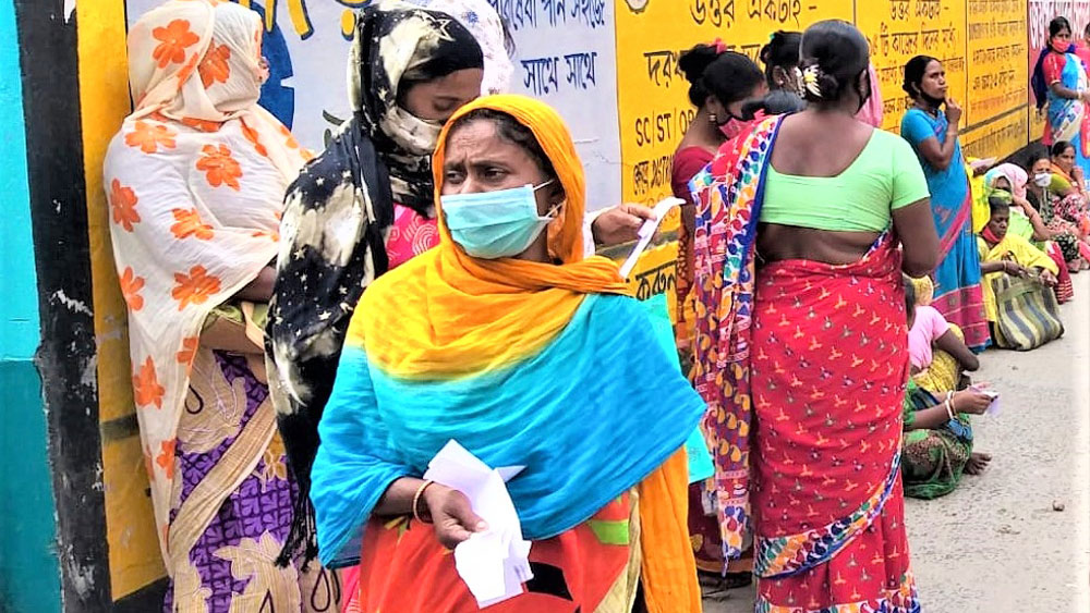 West Bengal Lockdown: Confusion over ration card in Engrej Bazar