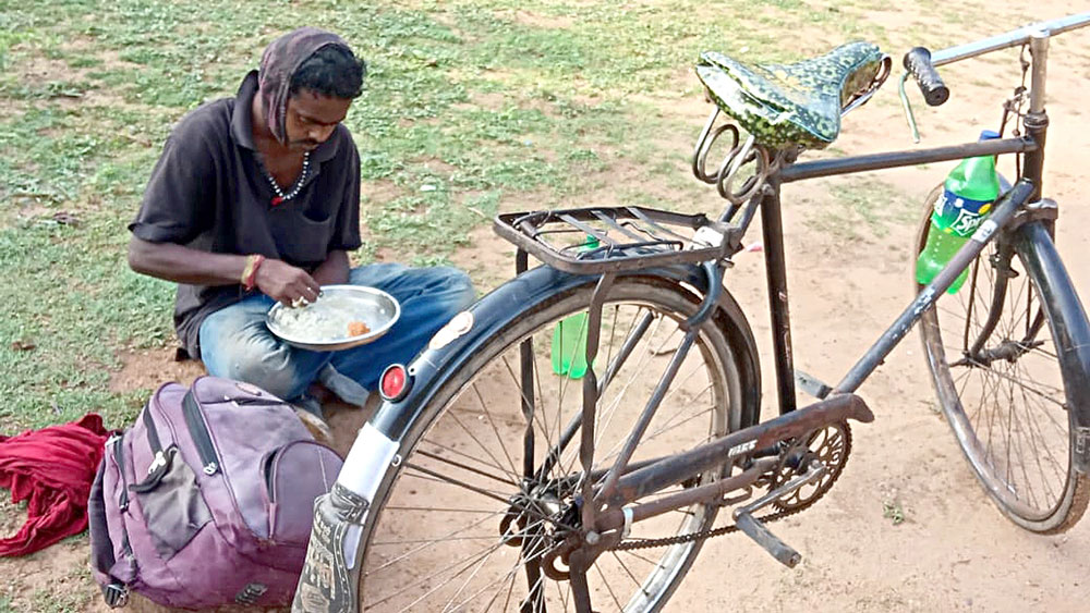 West Bengal Lockdown: Ausgram resident cycled his way to Nagpur for 24 days