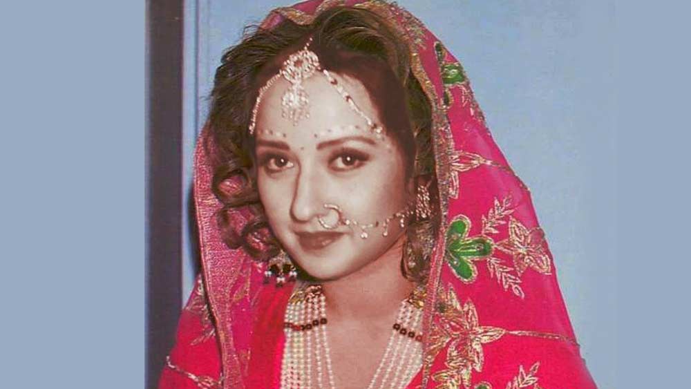 পাশাপাশি কপূর পরিবারের প্রতি তাঁর মুগ্ধতার কথাও জানিয়েছেন ‘হিনা’-র নায়িকা। বলেছেন, প্রথম আলাপের দু’দিনের মধ্যেই তিনিও বৃহৎ কপূর পরিবারের এক জন সদস্য হয়ে উঠেছিলেন।