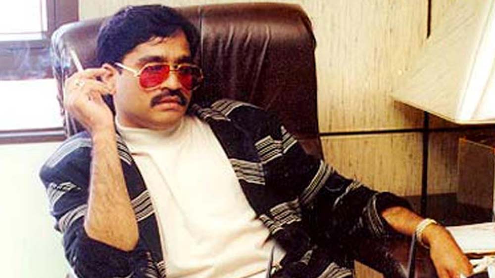 শুধু ইন্ডাস্ট্রি-ই নয়। জ্যাকি শ্রফকে নাকি সমঝে চলতেন অন্ধকার দুনিয়ার বাদশা দাউদ ইব্রাহিমও। এক বার নাকি দু’জনের মুখোমুখি মোলাকাতে পিছু হটেছিলেন দাউদ-ই।