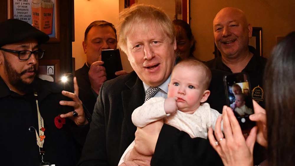 সাংবাদিক থেকে প্রধানমন্ত্রী হওয়া বরিসের ব্যক্তিগত জীবন বরাবরই রঙিন। আরও পাঁচ জন সন্তানের বাবা তিনি। যদিও আদতে তাঁর সম্পর্ক এবং সন্তানের আসল সংখ্যা অজানা বলে রসিকতা করেন অনেকেই।