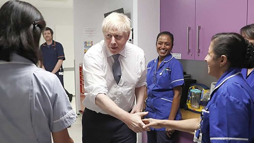 ক্যারি জানিয়েছেন, ‘‘হাসপাতালে বরিসকে বাঁচিয়ে রাখতে তিন দিনে অনেক অনেক লিটার অক্সিজেন দিতে হয়েছিল চিকিৎসকদের।’’ ন্যাশনাল হেল্‌থ সার্ভিসের যে চিকিৎসকেরা টানা তিন দিন ধরে তাঁর চিকিৎসা করেছেন, তাঁদের প্রতি কৃতজ্ঞতা প্রকাশ করেছেন বরিস ও তাঁর প্রেমিকা ক্যারি।