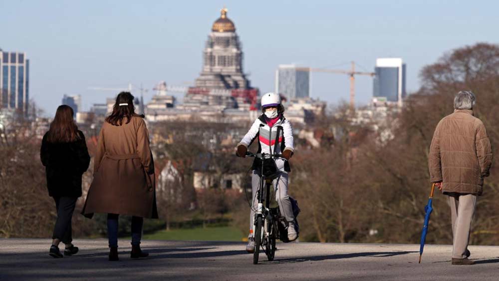 তবে এই আবেদন রাখার উদ্যোগের পথিকৃৎ ফ্রান্সের প্রতিবেশী বেলজিয়াম। সেখানে দেশবাসীর কাছে আবেদন করা হয়েছে, সপ্তাহে অনন্ত দু’বার ফ্রেঞ্চ ফ্রাই খাওয়ার জন্য।