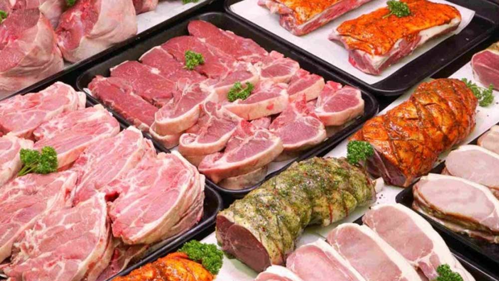 ফ্রান্সে দুধ, বেলজিয়ামে আলুর মতো, গ্রেট ব্রিটেনের সেই তালিকায় রয়েছে মাংসশিল্প। এতই কমে গিয়েছে চাহিদা যে, দেশবাসীর কাছে আবেদন করা হয়েছে বেশি করে মাংস খাওয়ার।