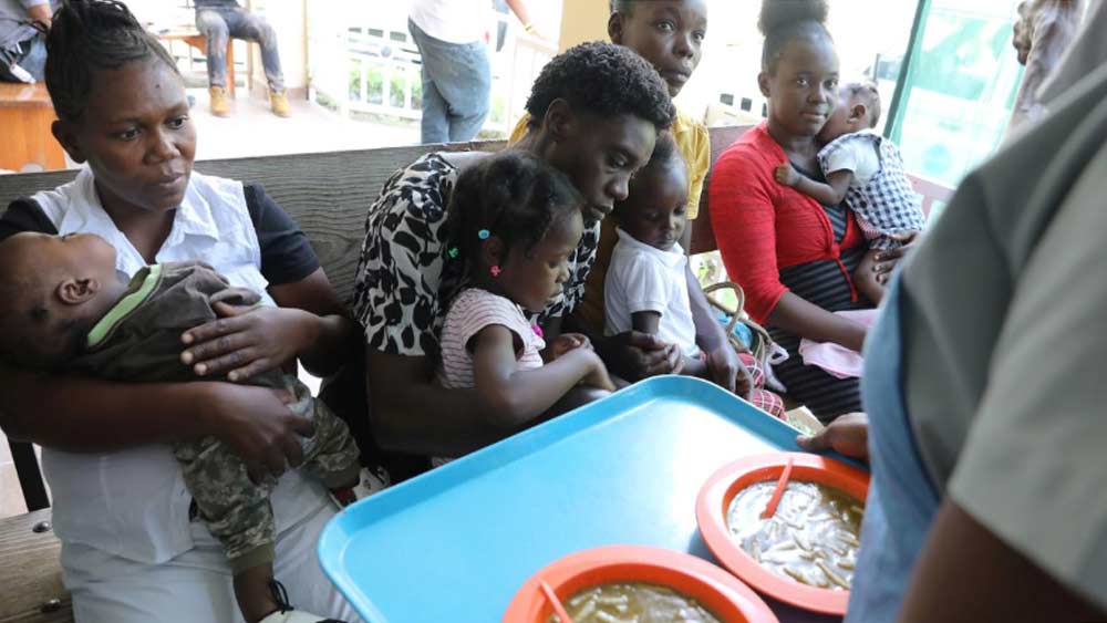 তার ফলস্বরূপ ভেঙে পড়েছে খাদ্যের চাহিদা ও যোগানের শৃঙ্খল। খাবার-ব্যবসার সঙ্গে জড়িত সবাই আজ নিরাপত্তাহীনতায় আতঙ্কিত।