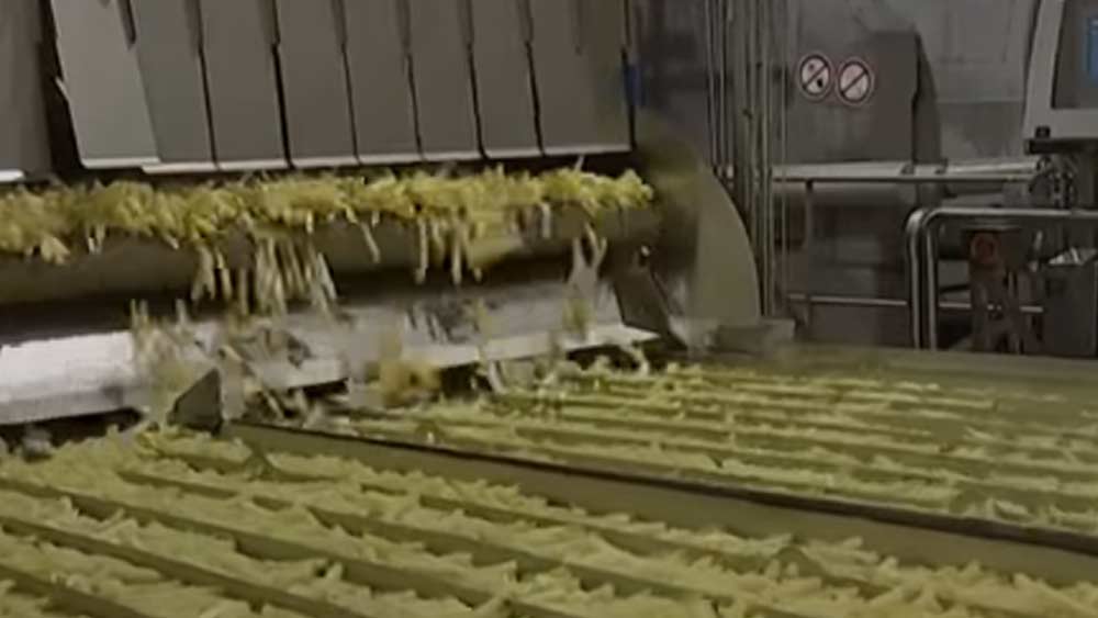 এক দিকে অর্থসঙ্কটে বাড়ছে অনাহার, অন্য দিকে, বিপুল পরিমাণ খাবার শুধু পড়ে থেকে নষ্ট হচ্ছে। এই বিপরীত ছবি এখন কমবেশি কঠোর বাস্তব বিশ্বের সব দেশের ক্ষেত্রেই।