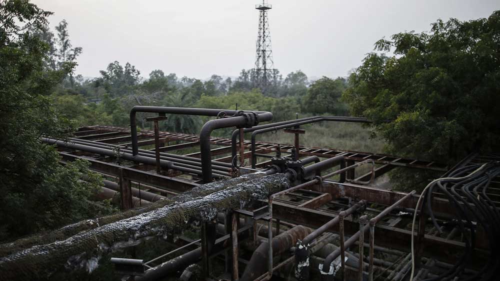 ৩৬ বছর আগের সেই পুরনো ক্ষত বৃহস্পতিবার ফের টাটকা হয়ে উঠল। মারণ গ্যাসের প্রভাব এখনও বয়ে নিয়ে চলেছে ভোপাল। এ বার দেশে দ্বিতীয় উদাহরণ তৈরি হল বিশাখাপতনমে।