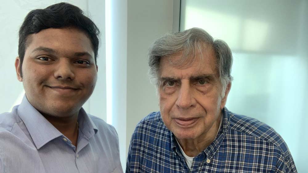 অর্জুনের উদ্যোগের পোশাকি নাম ‘জেনেরিক আধার’। তাঁর এই রিটেল চেইনে বৃহস্পতিবার লগ্নি করলেন রতন টাটা। তিনি ওই সংস্থার ৫০ শতাংশ শেয়ার কিনেছেন বলে জানা গিয়েছে।