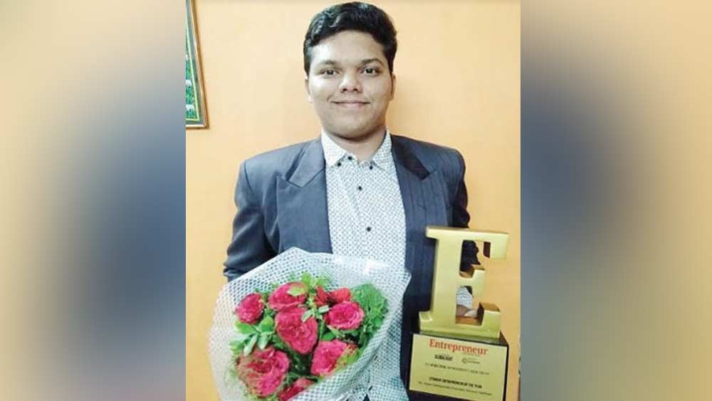 তবে অর্জুনের ‘জেনেরিক আধার‘ প্রথম নয়। তার আগেও রতন টাটা দেশের নবীন স্টার্ট আপ-এর পাশে দাঁড়িয়েছেন। ওলা, উবর, পেটিএম, আর্বান ল্যাডার-এর মতো বাণিজ্যিক সংস্থায় লগ্নি করেছেন রতন টাটা।