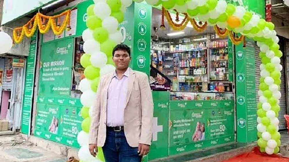 আঠেরোর স্বপ্নকে স্থায়িত্ব দিতে দ্বিধাহীন অশীতিপর চিরতরুণ। তবে এই অর্জুনের এই উদ্যোগের পিছনে অনুঘটক তাঁর মা।