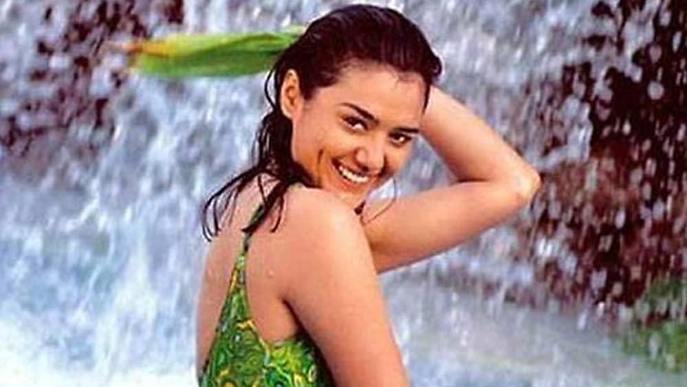 এর পর মডেলিং-এর জগতে নিজের জায়গা করে নেন প্রীতি। তাঁর করা বিজ্ঞাপনের মধ্যে লিরিল সাবানের বিজ্ঞাপন খুবই জনপ্রিয় হয়। তবে এরও আগে প্রীতির বিজ্ঞাপনে হাতেখড়ি হয়েছিল খুব অদ্ভুত ভাবে। তাঁর বন্ধুর ভাই বিজ্ঞাপনের ছবি বানাতেন। বন্ধুর সঙ্গে সেই শুটিং দেখতে গিয়েছিলেন প্রীতি। সেখানে হঠাৎ একটি দৃশ্যে পায়ের ছবি দেখানোর দরকার পড়ে।