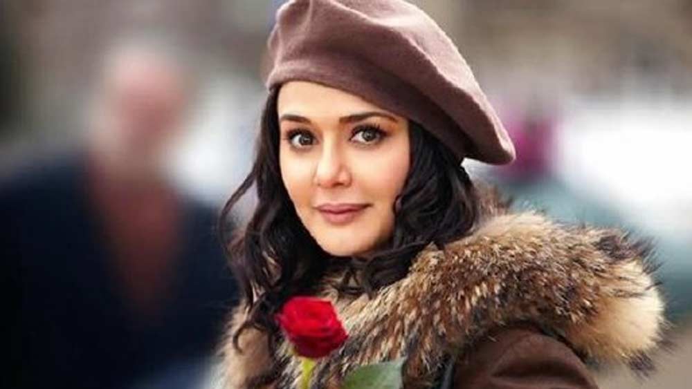 জনপ্রয়িতার হাত ধরে ফের এল বিতর্ক। প্রকাশ্যে এল এক অডিয়ো টেপ। যেখানে ‘সলমন খান’ প্রীতির সঙ্গে সম্পর্কের কথা স্বীকার করেছেন। তবে সলমন ও প্রীতি এই অডিয়ো টেপ-কে নকল বলে দাবি করেছেন বরাবর।