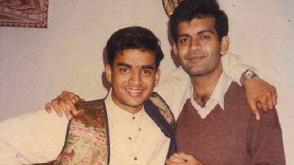 মাধবনের জন্ম ১৯৭০ সালের ১ জুন, জামশেদপুর শহরে। এখন সেটা ঝাড়খণ্ডে পড়লেও তখন ছিল বিহারে। মাধবনের পরিবার আদতে তামিলনাড়ুনর। তাঁর বাবা ছিলেন টাটা স্টিলের উচ্চপদস্থ আধিকারিক। মা ছিলেন ব্যাঙ্ক ম্যানেজার।