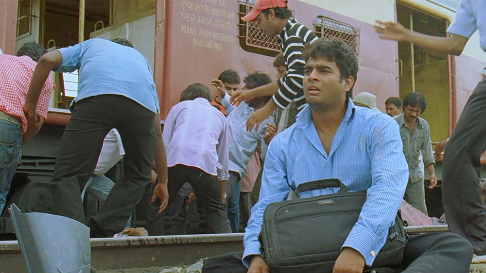 ক্রমে তামিল ইন্ডাস্ট্রিতে তারকা হয়ে ওঠেন মাধবন। এই পরিচিতির পরে তিনি ডাক পান বলিউড থেকে। প্রথম হিন্দি ছবি ‘রেহনা হ্যায় তেরে দিল মে’ বক্স অফিসে সফল হয়নি। কিন্তু মাধবন জনপ্রিয়তা পান।