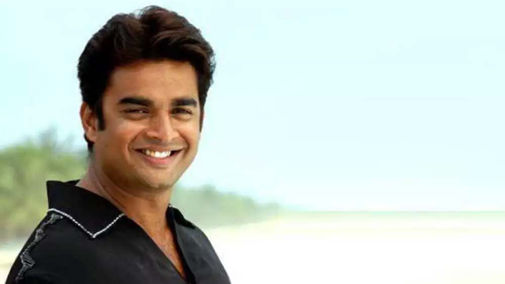 জীবনের এই ওঠাপড়ায় যিনি মাধবনের পাশে ছিলেন, তিনি তাঁর স্ত্রী সরিতা। অভিনয়জীবনের আসার আগে মাধবন কিছু দিন মুম্বইয়ে পাবলিক স্পিকিংয়ের প্রশিক্ষণও দিয়েছিলেন। সে সময় তাঁর ছাত্রী ছিলেন সরিতা।