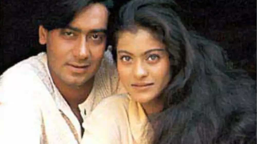 সেই ছবিতে অজয়ের বিপরীতে ছিলেন কাজল। পরিচালনায় দায়িত্ব ছিল অনীশ বাজমির উপর। কোন ছবির কথা বলা হচ্ছে বলুন তো?