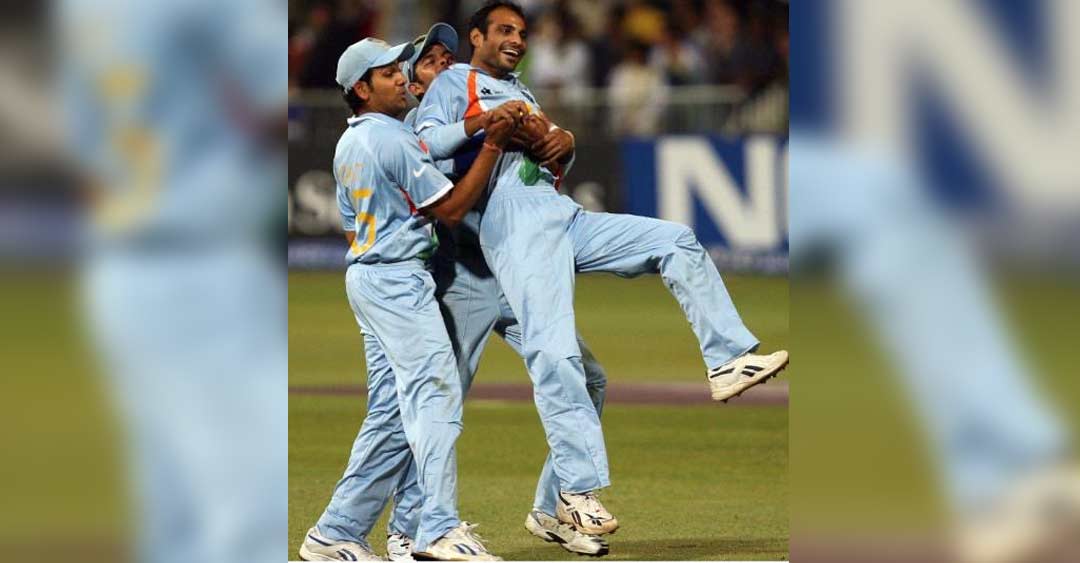 যোগিন্দর শর্মা — ধোনির সঙ্গে সেই ম্যাচে অভিষেক হয়েছিল যোগিন্দর শর্মারও। ব্যাট হাতে তাঁর বিশেষ কোনও ভূমিকা ছিল না। বল হাতে এক উইকেট নিয়েছিলেন। ২০০৭ সালের টি টোয়েন্টি বিশ্বকাপ ফাইনালের নায়ক তিনি। মিসবাকে আউট করে ধোনির হাতে বিশ্বকাপ তুলে দিয়েছিলেন যোগিন্দর। এখন তিনি ডেপুটি পুলিশ সুপার। করোনাভাইরাসের বিরুদ্ধে লড়াইয়ে অবদানের জন্য যোগিন্দর আবার খবরে এসেছেন।