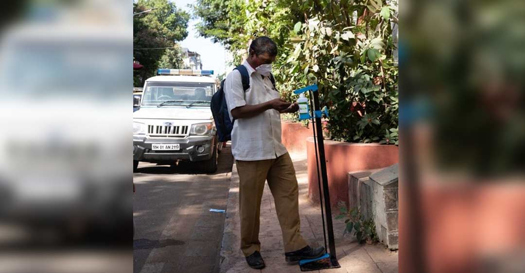 আদিত্যর পাশাপাশি অনুজ রুইয়া ও অক্ষয় ভর্মা বেকোর প্রতিষ্ঠাতা। অনুজ ও আদিত্য ইঞ্জিনিয়ারিং পড়েছেন। অক্ষয় মেটেরিয়াল সায়েন্স নিয়ে পড়াশোনা করেছেন আইআইটি মাদ্রাজ থেকে। এই ডিজাইন বানাতে তাঁরা কাজে লাগিয়েছেন নিজেদের ইঞ্জিনিয়ারিং মেধাকে।