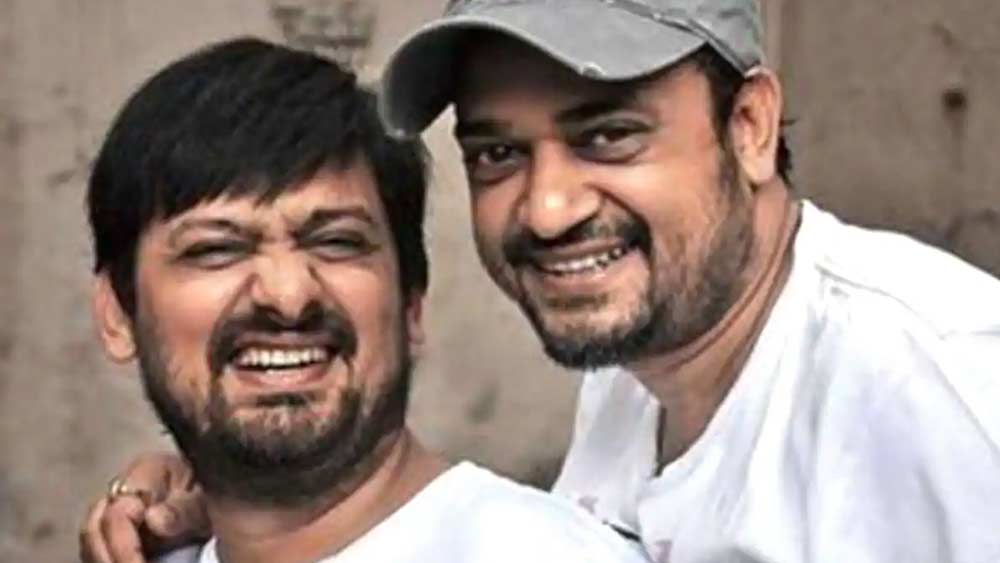 গীতিকার হিসেবেও ইন্ডাস্ট্রিতে জায়গা করে নিয়েছিলেন তাঁরা। ‘দবাং টু’-এর ‘ফেভিকল সে’, ‘ড্যাডি কুল’ ছবির ‘লাইফ লাইফ’, ‘নিঃশব্দ’ ছবির ‘টেক লাইট’ গানগুলি লিখে জনপ্রিয়তা পান দুই ভাই।