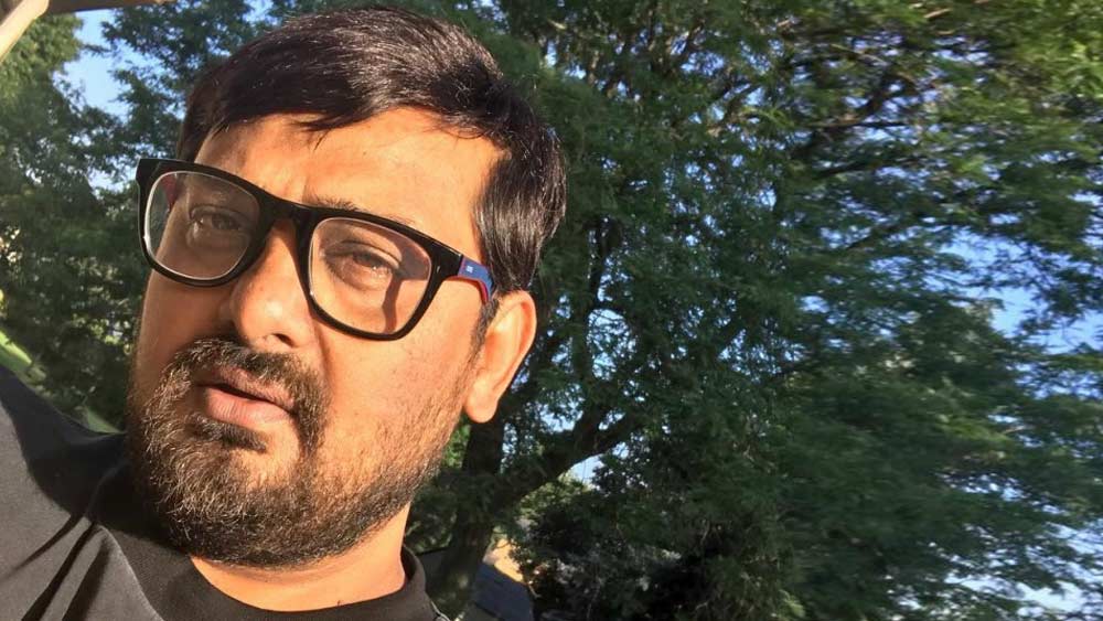 কিন্তু  জীবনে ঢুকে পড়েছিল কিডনির অসুখ। অসুস্থতার মাঝেও চালিয়ে যাচ্ছিলেন কাজ। শেষ দিকে তিনি কোভিড পজিটিভ বলেও ধরা পড়েছিল পরীক্ষায়। জীবনযুদ্ধে ওয়াজিদ হার মানলেন রবিবার। চিরতরে কেটে গেল জীবনের সুর। পরিজন, পুরস্কার, গুণমুগ্ধদের রেখে মাত্র ৪৩ বছর বয়সে অনন্ত সুরলোকে পা রাখলেন ওয়াজিদ খান।