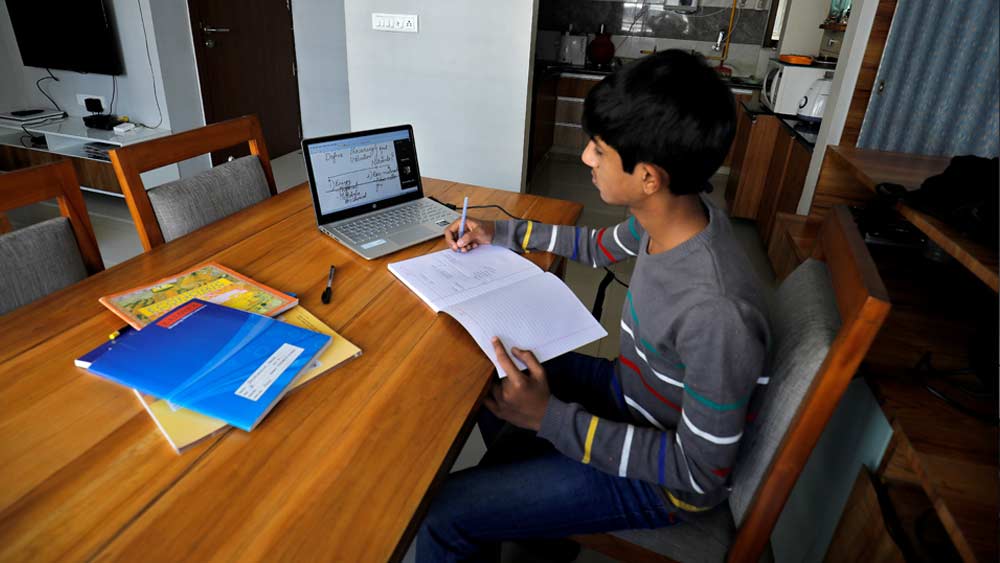 রাজ্য সরকারগুলোর সঙ্গে আলোচনার পর স্কুল-কলেজ, কোচিং ও প্রশিক্ষণ কেন্দ্র খোলা হবে আনলক-এর দ্বিতীয় ধাপে। এ বিষয়ে সিদ্ধান্ত হবে জুলাইয়ে।