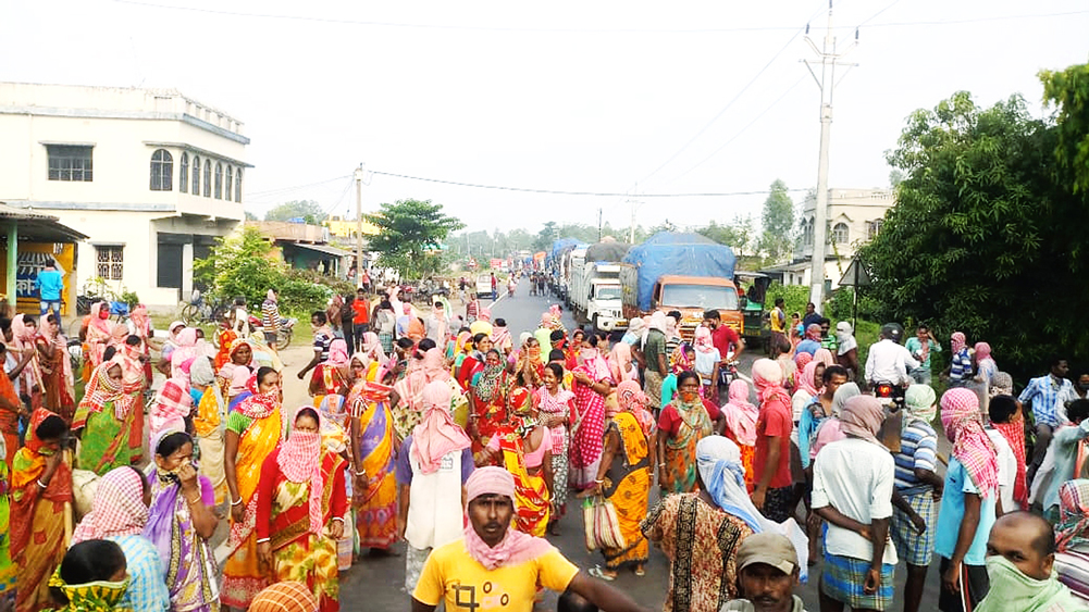 মঙ্গলবার গোঘাটে বিধায়কের অফিসের সামনে বিক্ষোভ। ছবি: সঞ্জীব ঘোষ