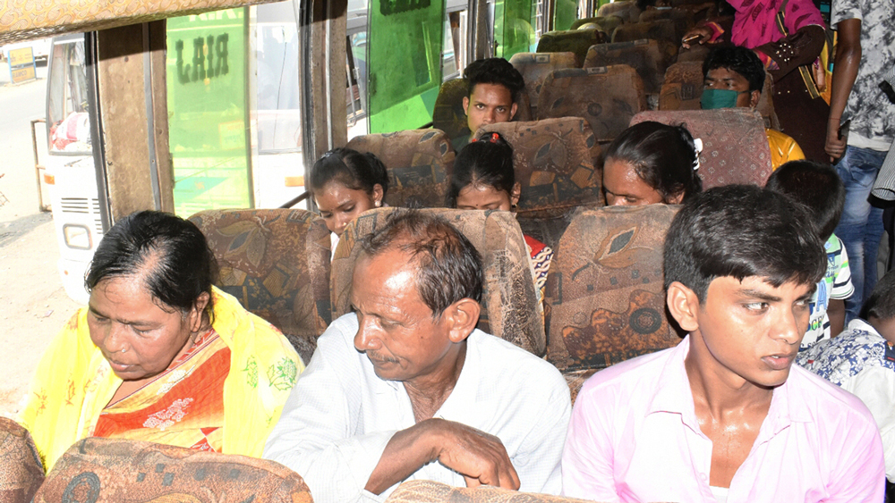 Toto and auto is the only hope on the bus-less road